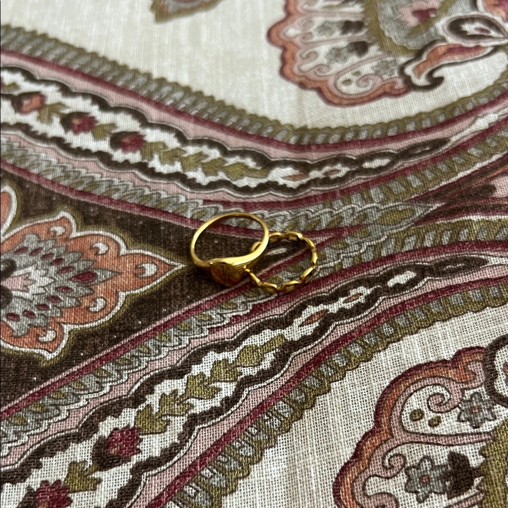 Elegant Gold Women's Rings